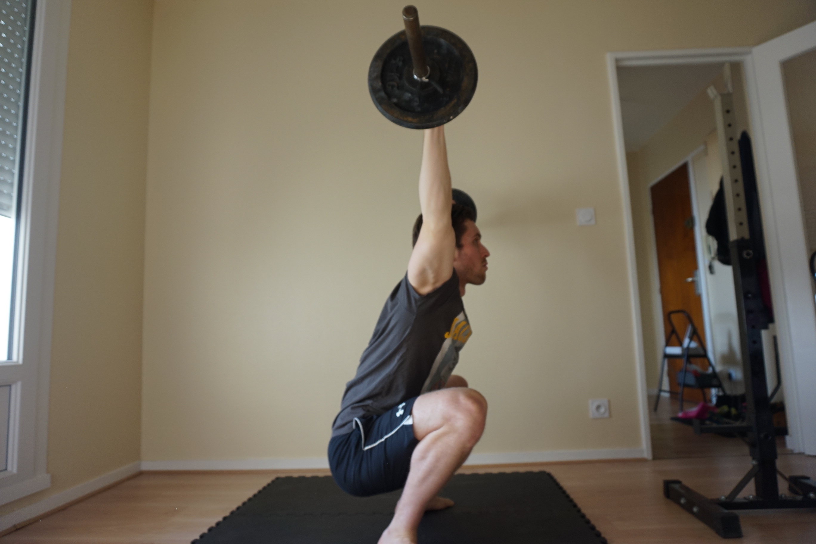 Jérémy (TreeningLife) executant un over-head squat