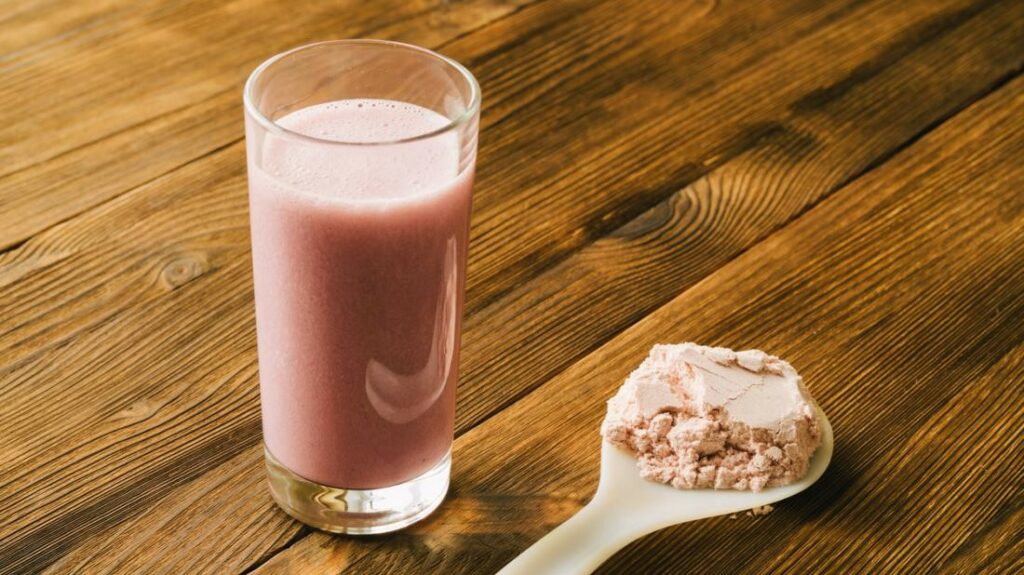 Shaker de protéines en poudre pour pratiquant de musculation