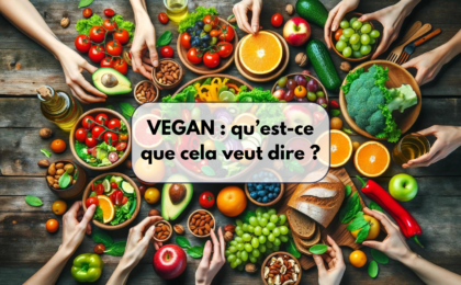 Grands buffets vegan avec écrit "Vegan : qu'est ce que cela veut dire" au milieu